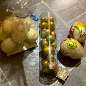 Table Scatter Easter Eggs